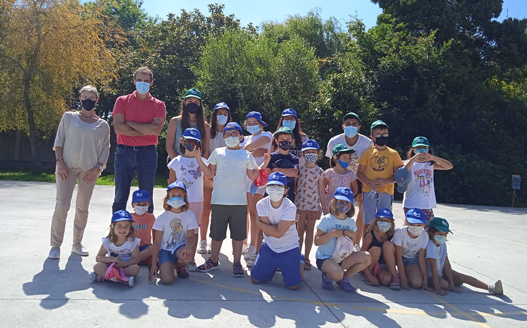 23 niños participan en el campamento urbano con sede en Cóbreces