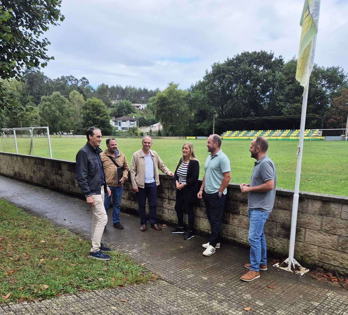 ALFOZ DE LLOREDO DA EL PRIMER PASO PARA LA RENOVACIÓN DEL CAMPO DE FÚTBOL DE NOVALES CON CÉSPED ARTIFICIAL